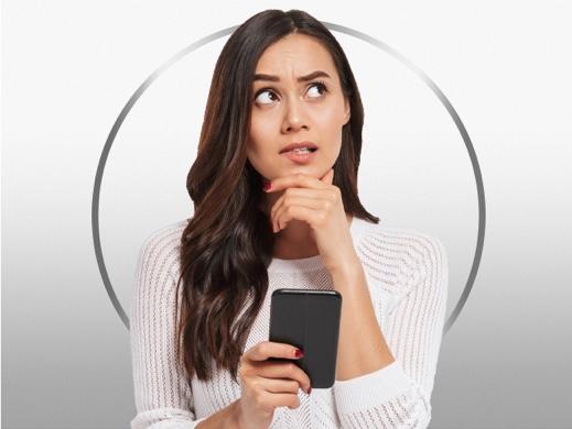 Mulher a pensar nas respostas ao Quiz sobre candidíase