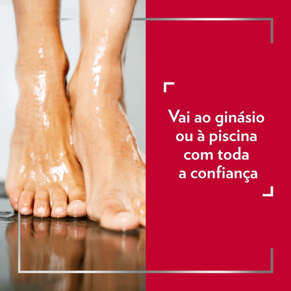 Pés de mulher no banho, descrição à direita: Vai ao ginásio ou à piscina com toda a confiança
